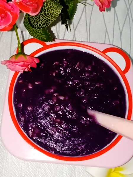 紫甘蓝燕麦粥成品图