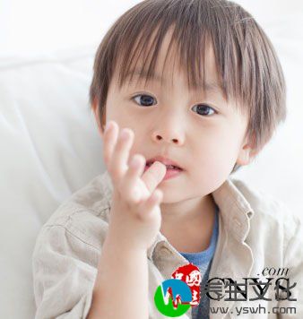 孩子爱吸手指怎么办　四种方法戒除孩子吸手指