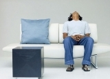沙发太软伤腰椎 这五个坏习惯易诱发颈椎病
