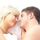 夫妻这样睡觉能长寿 适当的触碰增进感情