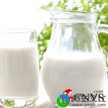 牛奶最好在晚上喝 镇静催眠促钙吸收
