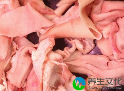 猪皮可以加工煎炼成动物胶