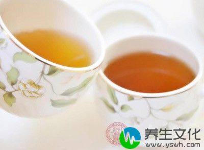 番石榴的叶干燥后，用热水浸泡喝茶，能够有效降低血糖