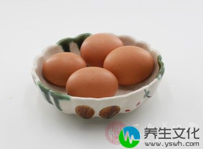 鸡蛋中的鸡蛋清会与豆浆里的胰蛋白酶结合