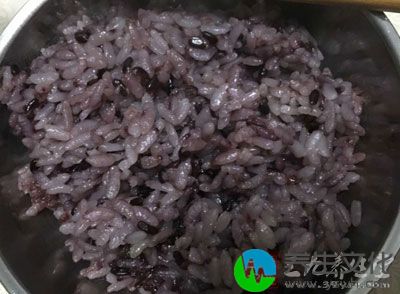 黑米是一种药、食兼用的大米，米质佳，口味很好