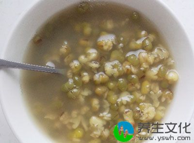 绿豆粥的做法也有很多，而且搭配的食物也是多种多样的