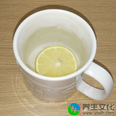 柠檬茶不仅有减肥瘦身的效果，还可以保持皮肤的活力和弹性
