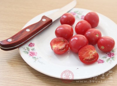 西红柿的禁忌 青瓜能与西红柿同食吗