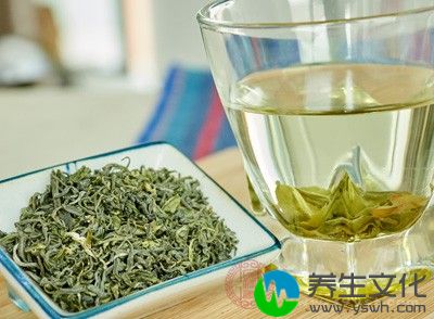 常见的含鞣酸高的茶：绿茶，红茶以及茶果饮