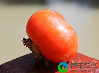 柿蟹都是寒性的食物，两种一起吃，是容易伤脾胃的