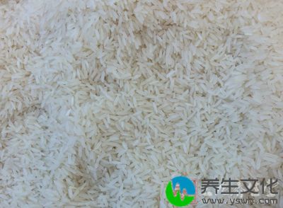 大米约含百分之七十淀粉，含纤维素和半纤维素以及可溶性糖