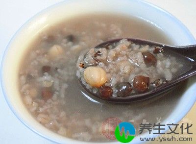 红豆薏米能当饭吃，是祛湿健脾的佳品