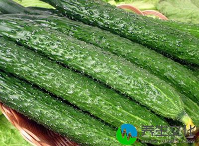 黄瓜中含有丰富的维生素E，可起到延年益寿、抗衰老的作用