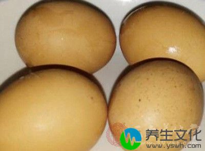 散黄蛋是指由于运输剧烈震荡，导致黄不在是一个圆形(机械性散黄)，或者存放时间过长