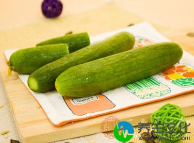 青瓜含有一种维生素C分解酶，会破坏其他蔬菜中的维生素C