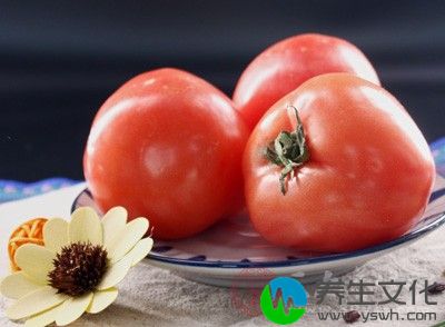 成熟的番茄洗净