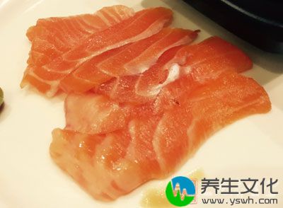三文鱼含有非常丰富的不饱和脂肪酸