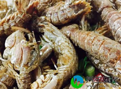 皮皮虾(琵琶虾、濑尿虾)300g，大葱3段