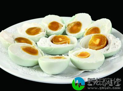 在鸭蛋中含有大量的蛋白质