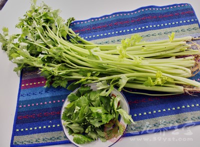芹菜的功效 常吃芹菜具有平肝降压的功效