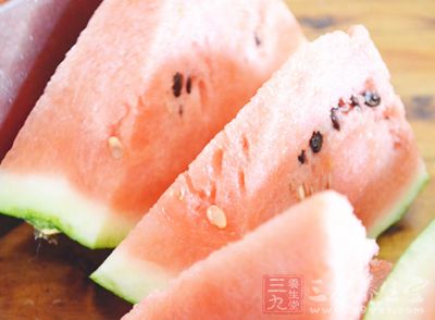 中暑后吃凉性水果散发体内热量