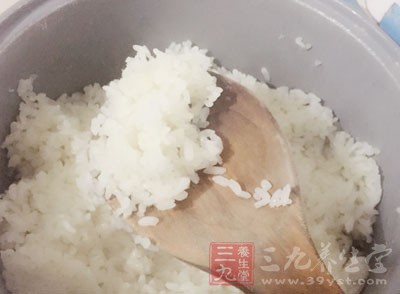 米饭怎么做好吃 剩米饭也可以做的很好吃