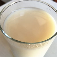 纯牛奶的营养价值 喝纯牛奶能补钙能助消化