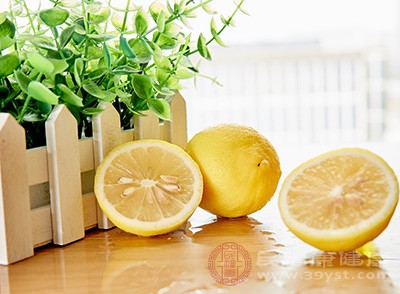 柠檬水怎么泡好喝 柠檬水的功效有哪些