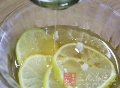 青柠檬和黄柠檬的区别 柠檬泡水的好处