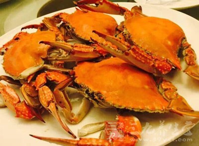 螃蟹和酸菜能一起吃吗 吃螃蟹讲究很多