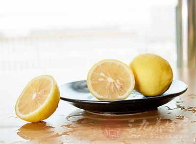 柠檬的功效与作用 喝柠檬水有哪些注意事项