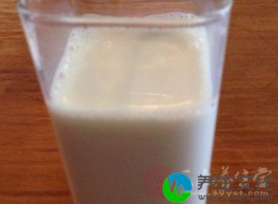 即使与牛奶混合喂养也应以牛奶为主，米粉为辅