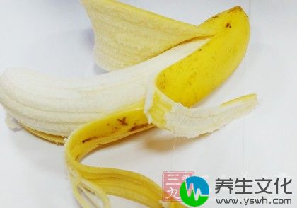 吃香蕉可以刺激胃粘膜细胞增长，使胃壁受到保护，对胃溃疡能起到良好的预防作用