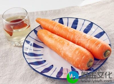 胡萝卜是碱性食物，所含的果胶能促使大便成形