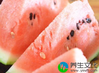 随着天气越来越热，很多人都喜欢每天吃西瓜