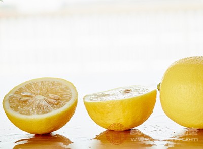 青柠檬怎么吃 吃柠檬都需要注意什么