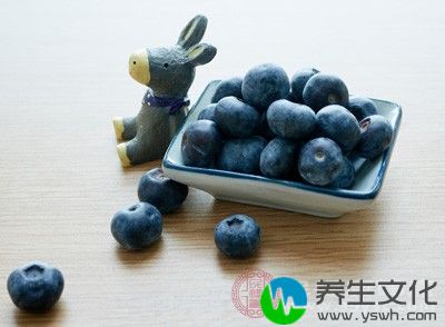平日里吃蓝莓的时候一次不要吃的太多，要控制每次吃10-20颗即可