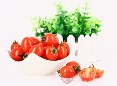 西红柿和黄瓜能一起吃吗 千万不能和这些食物吃