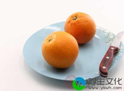 橙子里的有益成分能够去除机体中的有害自由基，防治癌细胞的生长