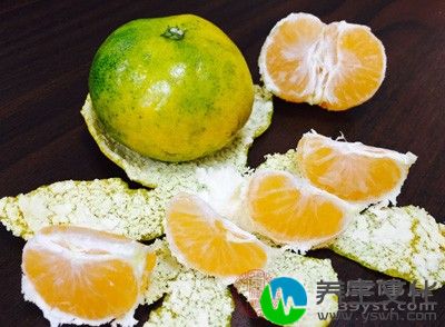 橘子是温性水果,酸甜可口,富含丰富的维生素c,可以疏肝理气、消肿散毒,也可治呕逆少食、胃阴不足,适合肾结石者吃