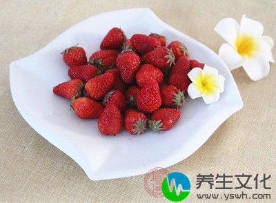 草莓主要的营养价值体现在其维生素C含量非常高