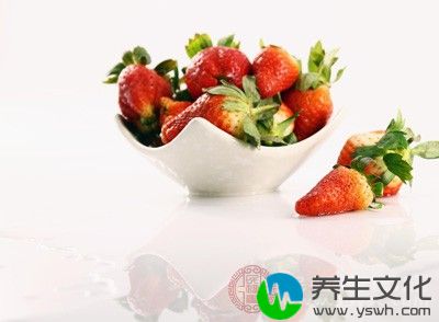 女性常吃草莓，对皮肤、头发均有保健作用