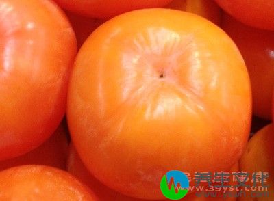 因为柿子中的鞣酸绝大多数集中在皮中，在柿子脱涩时，不可能将其中的鞣酸全部脱尽，如果连皮一起吃更容易形成胃柿石