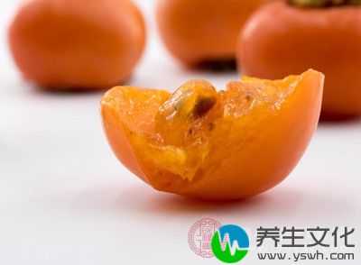 柿子含有很丰富的铁元素，并且是吃柿子可以刺激人体的血红蛋白可以很好的合成铁元素