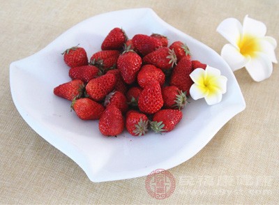 草莓的营养价值 女人吃它可以滋补调理