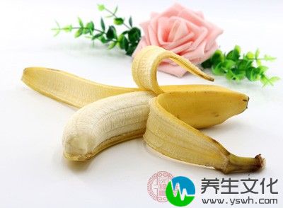 香蕉能够促进胃肠的蠕动，而空腹食用的话，胃肠内没有其他可供消化的食物，但是香蕉却使胃肠提前工作，这样，长期下去会对胃肠造成伤害，不利于身体健康