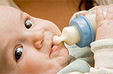 小儿吞气症是怎么回事？患了吞气症会表现出的症状
