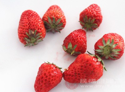 吃草莓的好处 小小草莓营养价值高