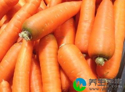 胡萝卜具有小人参的称呼，胡萝卜含有的胡萝卜素能够转化为维生素A，能够明目养神，增强抵抗力