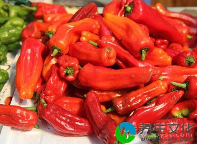 辣椒毕竟属于刺激性较强的食物，在其蠕动过程中